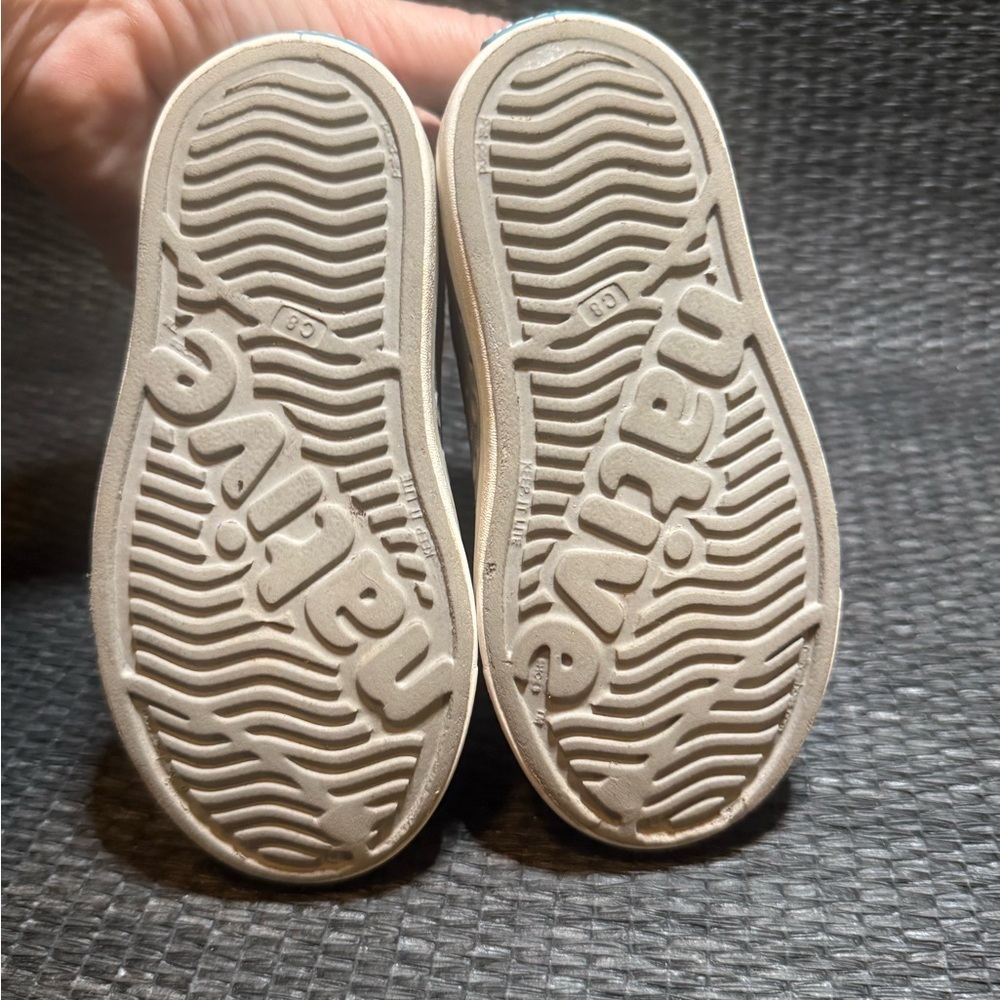 Native Kids Water Shoes in Light Gray - Picture 5 of 7